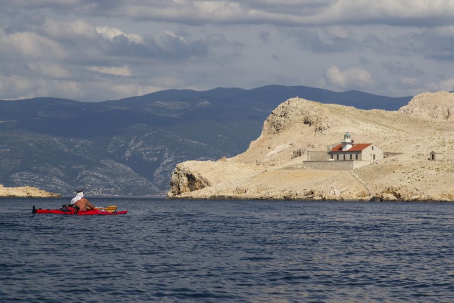 Latarnia na wyspie Prvić, Chorwacja
Jeden z trzech domów na wyspie Prvić, latarnia Strażica Senjska Vrata
