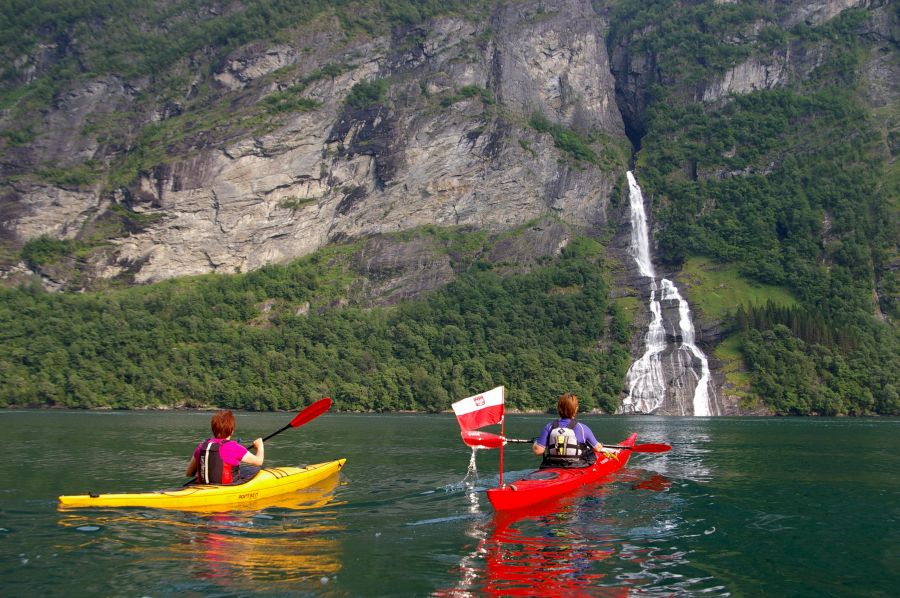 Zalotnik 2
Tomasz Woźniak
Fiord Geiranger
Słowa kluczowe: fiord wodospad Norwegia kajaki