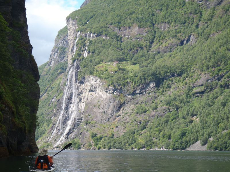 W drodze do wodospadu Siedem Sióstr (De Sju Søstre).
Norwegia, Geirangerfiorden. Fot. Krzysztof Ptasiński.
pkt:10
Krzysztof  Ptasiński
