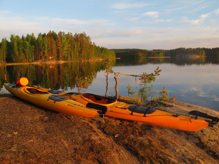 Finlandia Linnansaeren czerwiec 2013
Paweł Mieszkowski
Czerwcowa sielanka w Finlandii. Woda miała 26C a przez dwa tygodnie nie spadła ani kropla deszczu. Byliśmy w szoku...
Słowa kluczowe: Finladnia, Linnansearen.