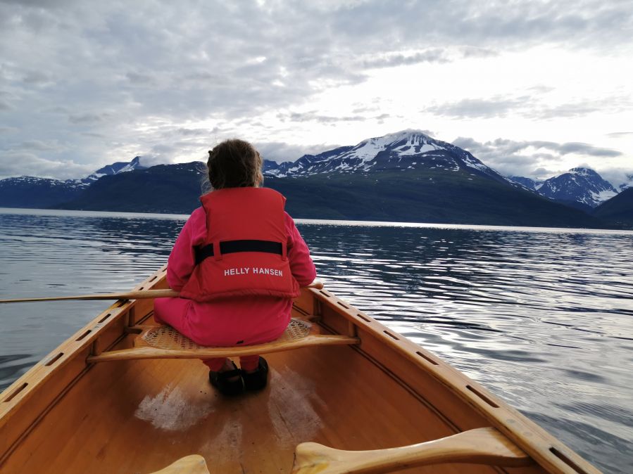 Kanu, lipiec2020
Wieczorne plywanie po fiordzie Lyngen, Polnocna Norwegia, region Tromsø.
Słowa kluczowe: kanu fiord Norwegia