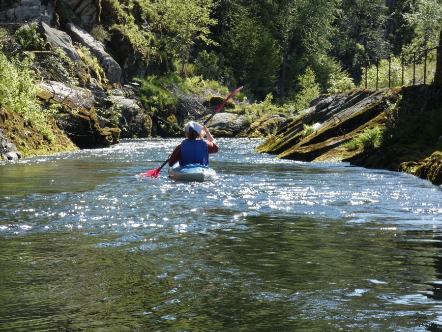 kanal Drageid, Vestland, Norwegia
splyw majowy kajakiem i kanu z jez.Skogseid przez Kanal Drageid do jez. Henanger
Słowa kluczowe: kajak i kanu splywy Norwegia