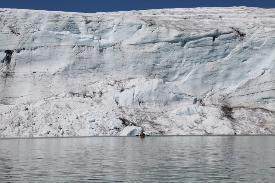 Przybyłem, zwyciężyłem
Jostedalsbreen – największy lodowiec w kontynentalnej Europie. Tu widok z jeziora lodowcowego Austdalsvatent, które zamarza po pary godzinach.
Słowa kluczowe: lodowiec, Jostedalsbreen, Norwegia