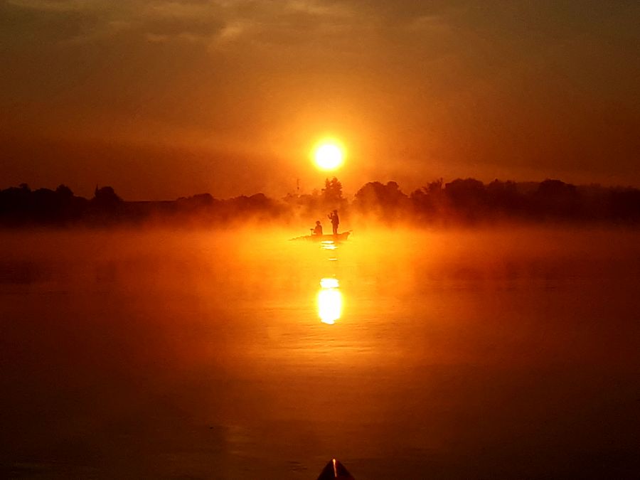 wędkarze na jeziorze
Wędkarze sfotografowani podczas porannego treningu na Jeziorze Licheńskim.
