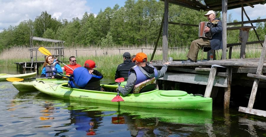 Na spływie przy ludowej muzyce
Na spływie przy ludowej muzyce - rzeka czarna Hańcza
