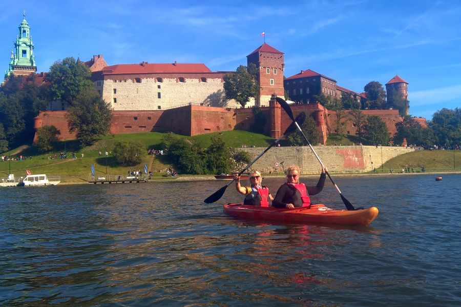 Pod Wawelem
Słowa kluczowe: Wisła Kraków pod Wawelem zielona woda kajak relaks 