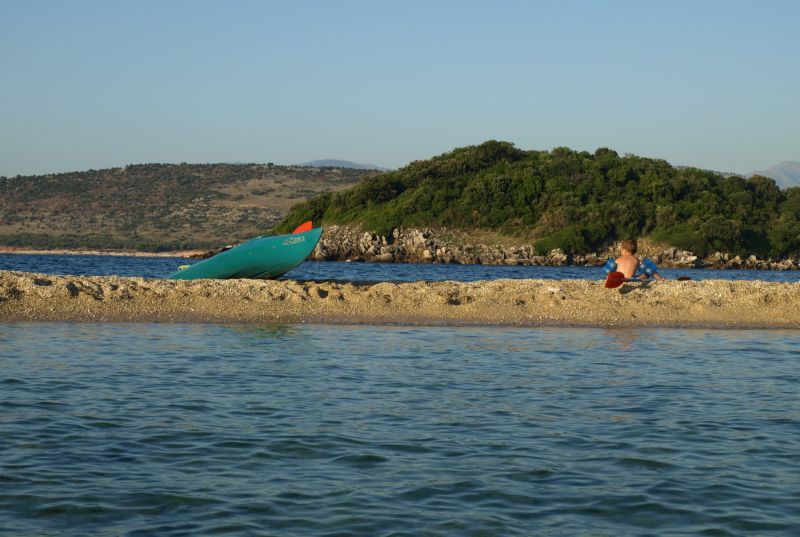 Samotnik
Archipelag wysepek koło Ksamil. Albania
